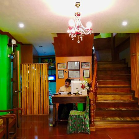 Tinhat Halal حلال Certified Boutique Hotel And Restaurant Davao City Esterno foto