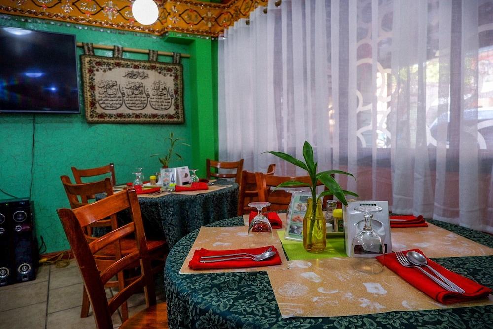 Tinhat Halal حلال Certified Boutique Hotel And Restaurant Davao City Esterno foto
