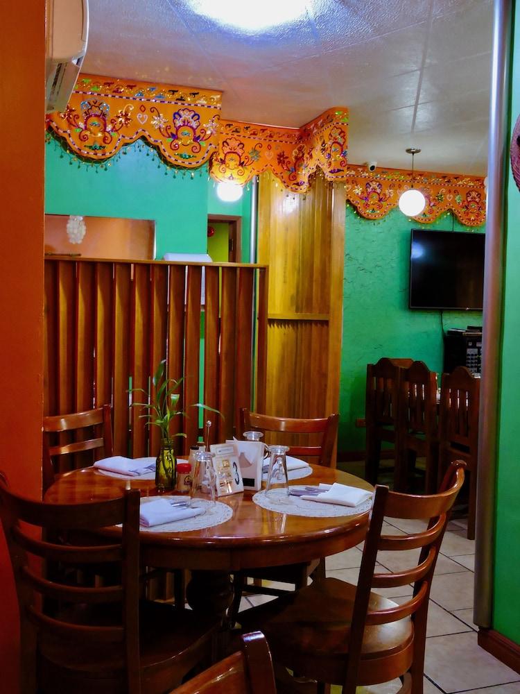 Tinhat Halal حلال Certified Boutique Hotel And Restaurant Davao City Esterno foto