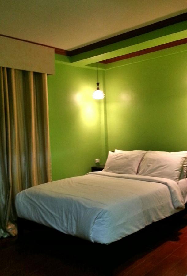Tinhat Halal حلال Certified Boutique Hotel And Restaurant Davao City Esterno foto