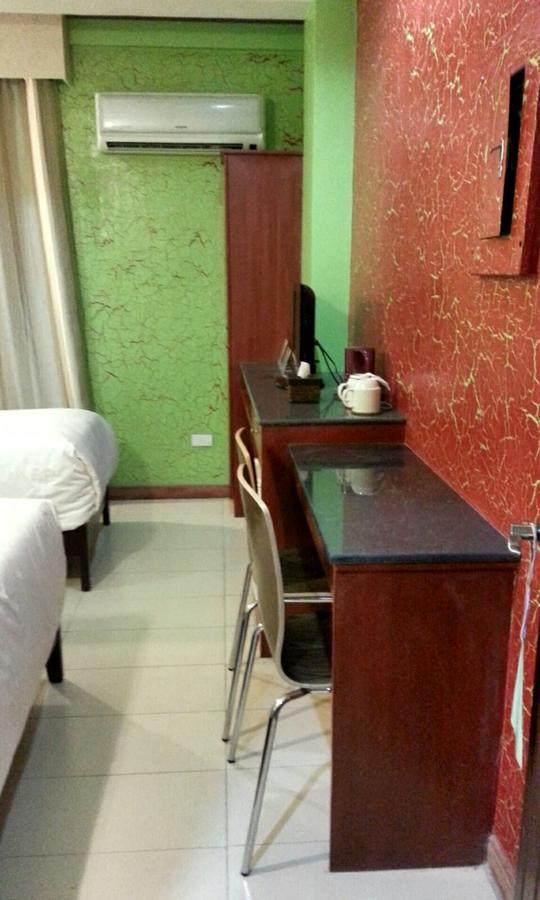 Tinhat Halal حلال Certified Boutique Hotel And Restaurant Davao City Esterno foto