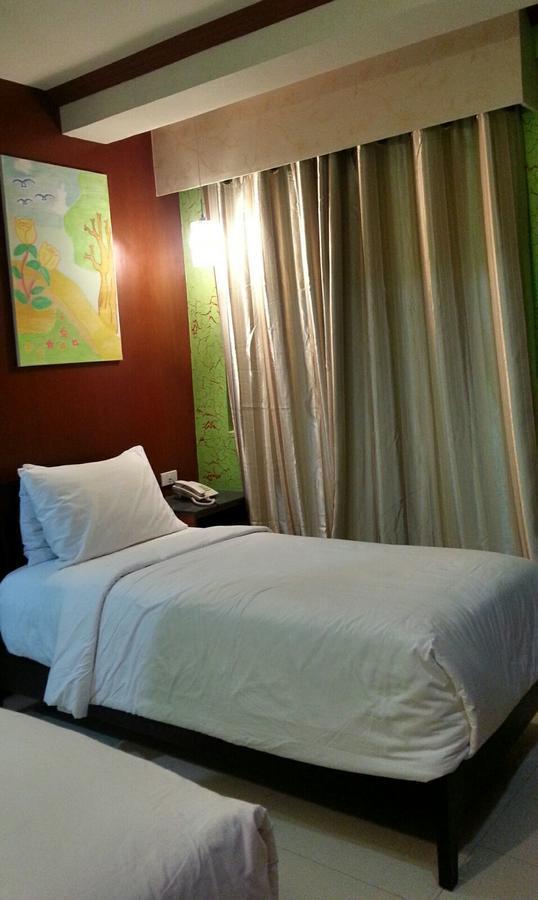 Tinhat Halal حلال Certified Boutique Hotel And Restaurant Davao City Esterno foto