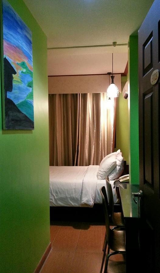 Tinhat Halal حلال Certified Boutique Hotel And Restaurant Davao City Esterno foto