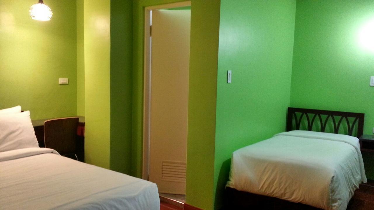 Tinhat Halal حلال Certified Boutique Hotel And Restaurant Davao City Esterno foto