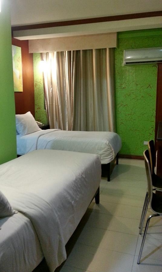 Tinhat Halal حلال Certified Boutique Hotel And Restaurant Davao City Esterno foto